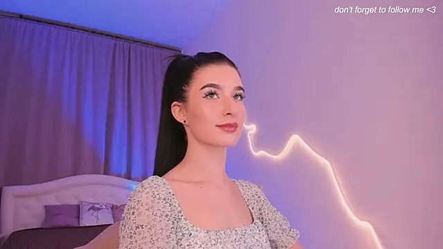 Snapshot of LauraCoy chatting on 06.02.26 LauraCoy online show from 06.02.26