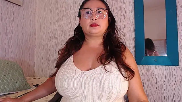 NadiaWhite online show from 09.10.25