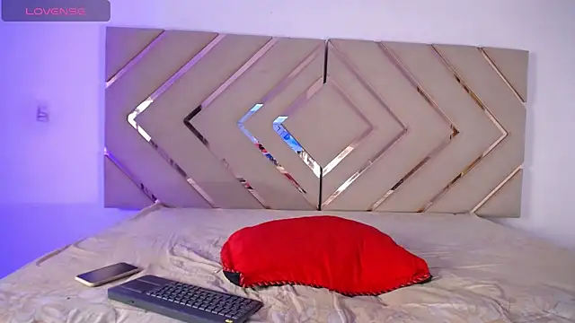 Snapshot of Raven_foxter1 chatting on 02.09.25 Raven foxter1 online show from 02.09.25