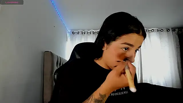 aliice walker  online show from 02.02.26