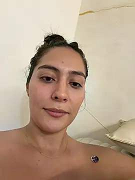 Snapshot of Sophie__Foxxx chatting on 04.21.26 Sophie Foxxx online show from 04.21.26