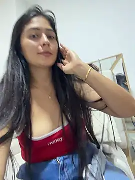 Snapshot of Sophie__Foxxx chatting on 04.22.26 Sophie Foxxx online show from 04.22.26