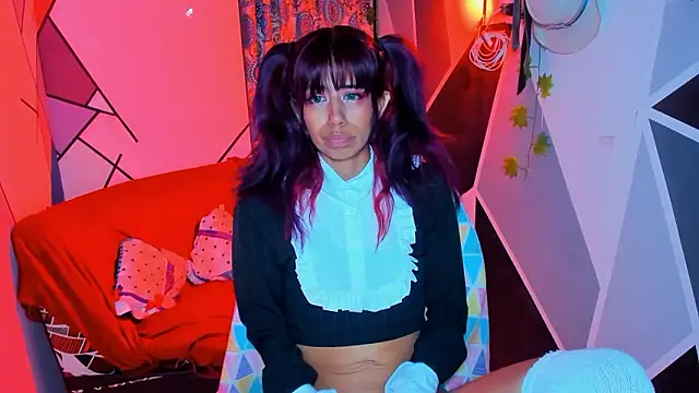 Snapshot of Roxanbunny1 chatting on 12.02.24 Roxanbunny1 online show from 12.02.24