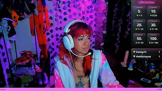 Snapshot of Roxanbunny1 chatting on 01.27.25 Roxanbunny1 online show from 01.27.25