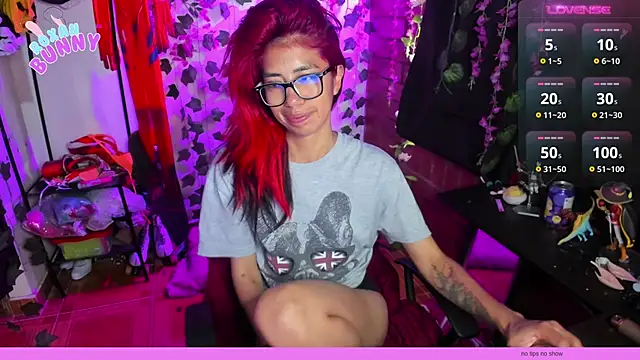 Snapshot of Roxanbunny1 chatting on 02.02.25 Roxanbunny1 online show from 02.02.25