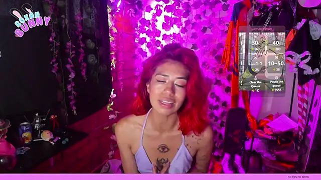 Snapshot of Roxanbunny1 chatting on 02.15.25 Roxanbunny1 online show from 02.15.25