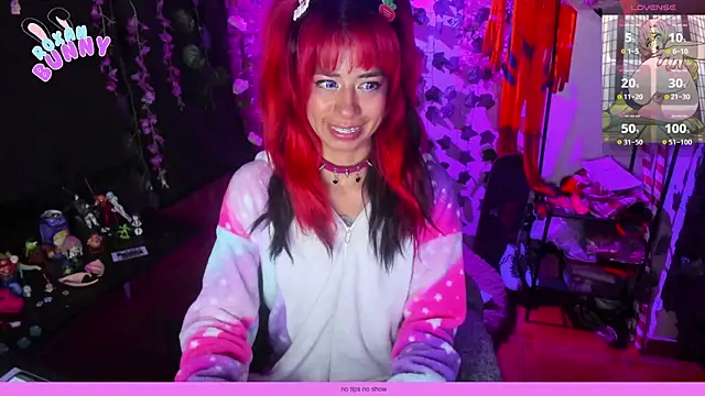 Snapshot of Roxanbunny1 chatting on 02.18.25 Roxanbunny1 online show from 02.18.25
