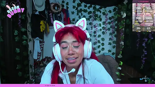 Snapshot of Roxanbunny1 chatting on 03.07.25 Roxanbunny1 online show from 03.07.25