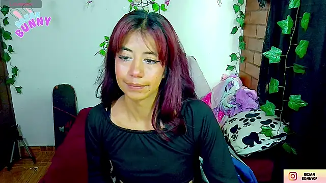 Roxanbunny1 online show from 11.30.25