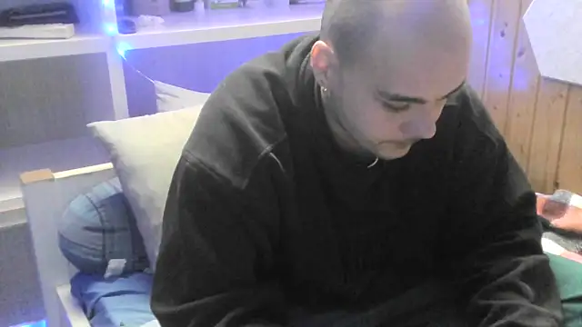 Snapshot of ItalianVinDiesel chatting on 01.05.25 ItalianVinDiesel online show from 01.05.25