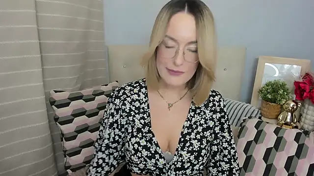 MollyFlowers online show from 03.23.26