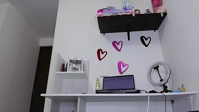 Snapshot of ari_sexy1 chatting on 10.01.25 ari sexy1 online show from 10.01.25