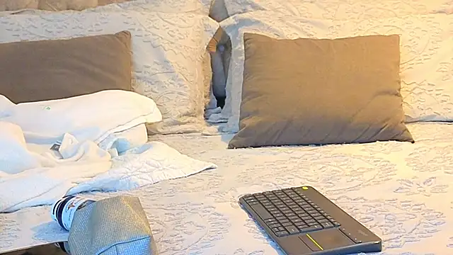 KeryHillson online show from 11.08.25