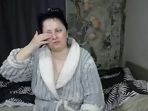 Snapshot of Lillian2 chatting on 05.13.26 Lillian2 online show from 05.13.26