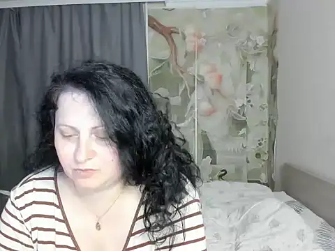 Snapshot of Lillian2 chatting on 05.24.26 Lillian2 online show from 05.24.26