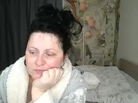 Snapshot of Lillian2 chatting on 06.11.26 Lillian2 online show from 06.11.26