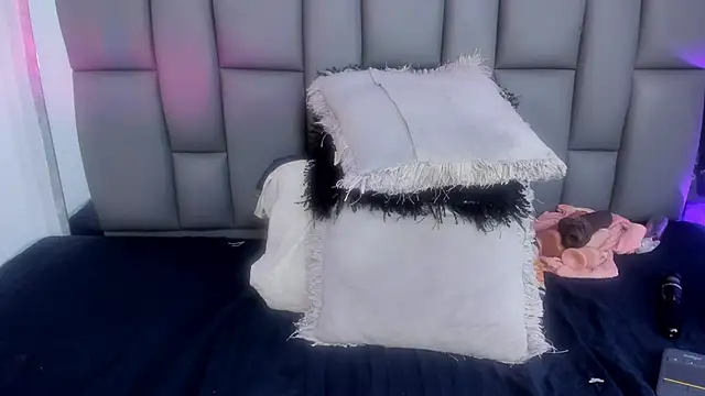 Snapshot of _MiaBrown_ chatting on 03.19.25  MiaBrown  online show from 03.19.25