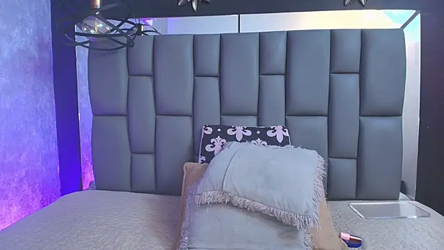 Snapshot of _MiaBrown_ chatting on 09.15.25  MiaBrown  online show from 09.15.25