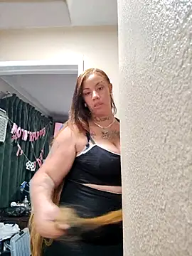 Snapshot of assonphatphat chatting on 11.13.25 assonphatphat online show from 11.13.25