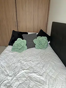 Snapshot of Nicollemays chatting on 05.19.26 Nicollemays online show from 05.19.26