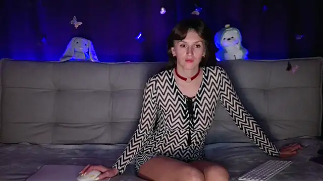 intolerable girl online show from 11.17.25