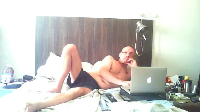 Snapshot of dazuk4513 chatting on 05.14.26 dazuk4513 online show from 05.14.26