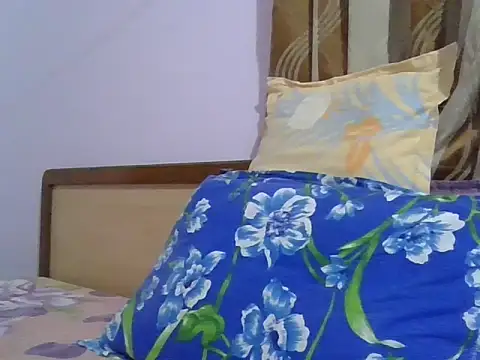 Snapshot of mrose8080 chatting on 12.17.25 mrose8080 online show from 12.17.25