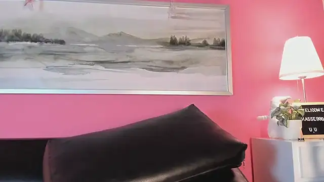 Snapshot of Tiffanysurez_ chatting on 02.22.25 Tiffanysurez online show from 02.22.25