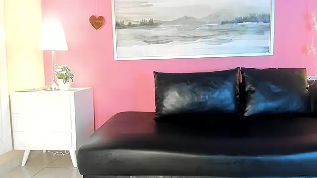 Snapshot of Tiffanysurez_ chatting on 10.15.25 Tiffanysurez online show from 10.15.25
