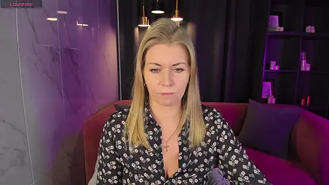 Snapshot of Annie_Light chatting on 12.19.24 Annie Light online show from 12.19.24