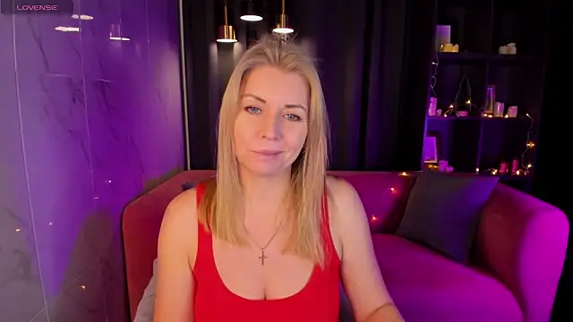 Snapshot of Annie_Light chatting on 12.25.24 Annie Light online show from 12.25.24