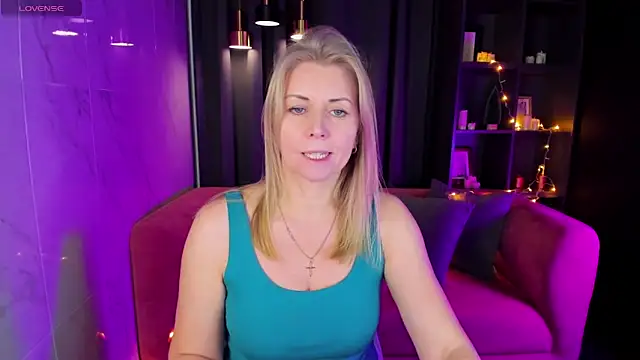 Snapshot of Annie_Light chatting on 12.27.24 Annie Light online show from 12.27.24