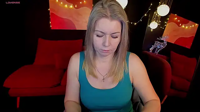 Snapshot of Annie_Light chatting on 12.28.24 Annie Light online show from 12.28.24