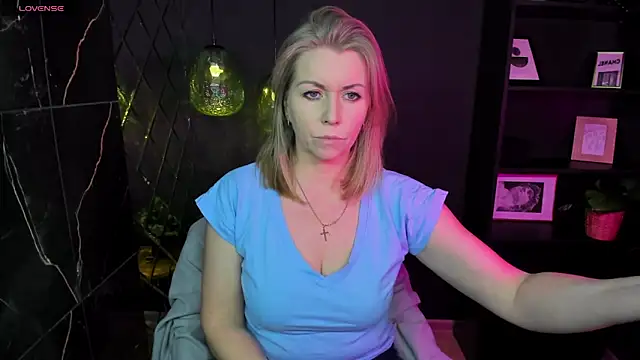 Snapshot of Annie_Light chatting on 01.23.25 Annie Light online show from 01.23.25