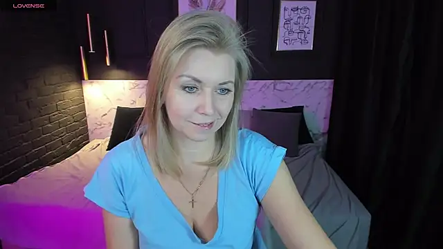 Snapshot of Annie_Light chatting on 01.24.25 Annie Light online show from 01.24.25