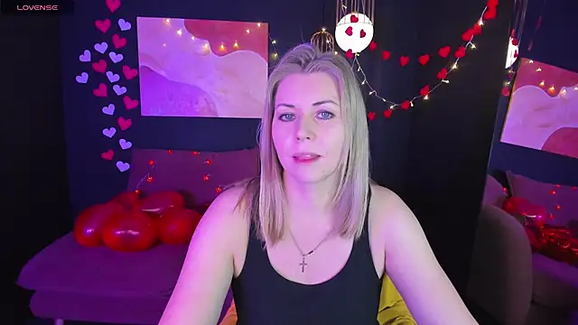 Snapshot of Annie_Light chatting on 02.15.25 Annie Light online show from 02.15.25