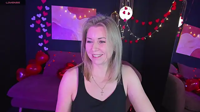 Snapshot of Annie_Light chatting on 02.15.25 Annie Light online show from 02.15.25