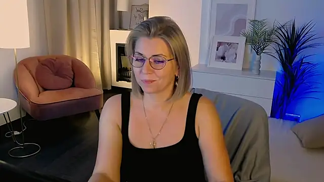 Snapshot of Annie_Light chatting on 10.07.25 Annie Light online show from 10.07.25