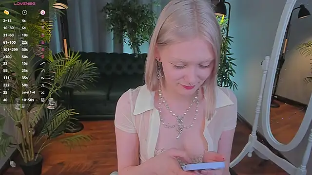 Snapshot of _Rude_Girl_ chatting on 12.30.24 Rude Girl online show from 12.30.24