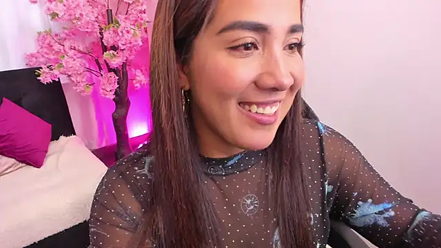 Snapshot of KAROLIVONNE chatting on 04.21.26 KAROLIVONNE online show from 04.21.26