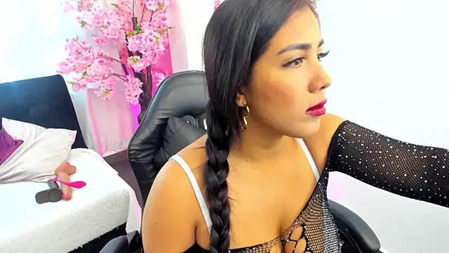 Snapshot of KAROLIVONNE chatting on 05.22.26 KAROLIVONNE online show from 05.22.26