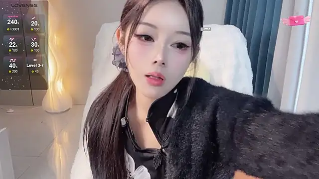 Snapshot of Mandy-- chatting on 11.10.25 Mandy-- online show from 11.10.25