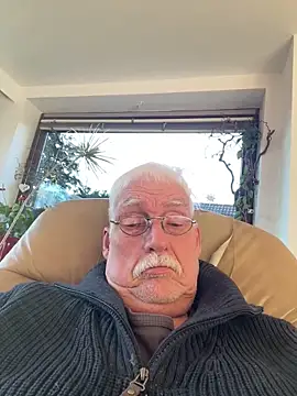 Steffibi1954 online show from 12.15.25