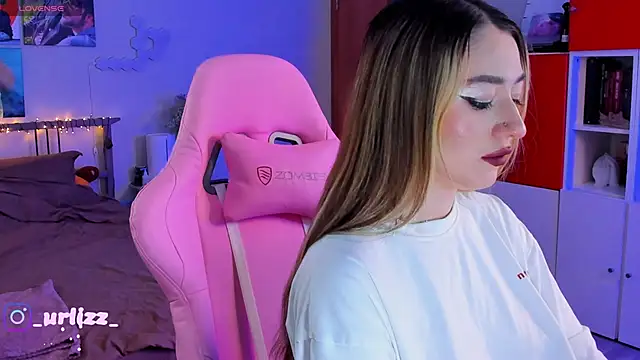 Snapshot of Fiona-Love chatting on 12.08.24 Fiona-Love online show from 12.08.24