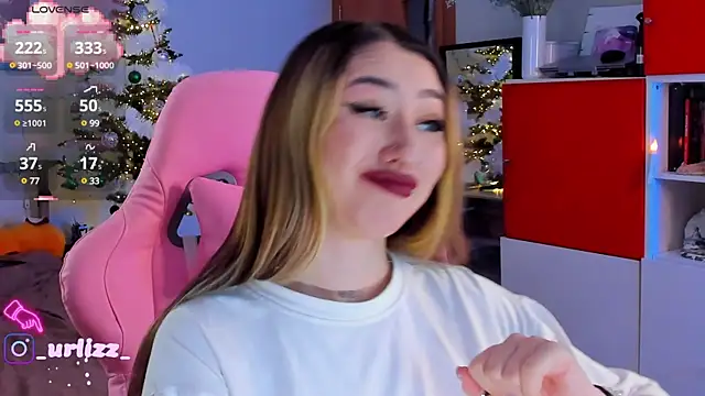 Snapshot of Fiona-Love chatting on 12.22.24 Fiona-Love online show from 12.22.24