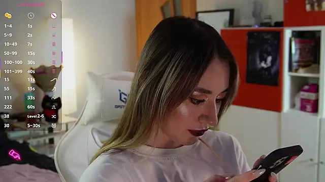 Snapshot of Fiona-Love chatting on 09.21.25 Fiona-Love online show from 09.21.25