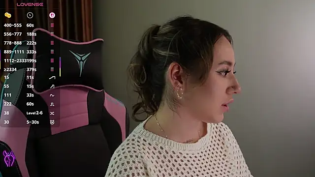 Snapshot of Fiona-Love chatting on 10.18.25 Fiona-Love online show from 10.18.25