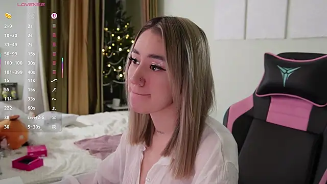 Snapshot of Fiona-Love chatting on 12.20.25 Fiona-Love online show from 12.20.25