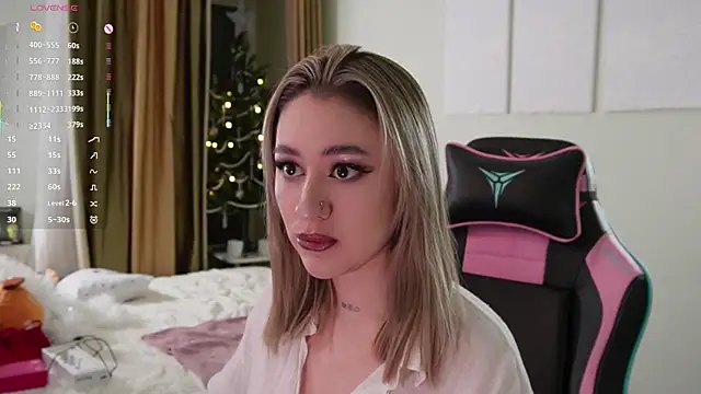 Snapshot of Fiona-Love chatting on 12.21.25 Fiona-Love online show from 12.21.25