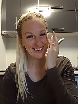 Snapshot of MaviePearl chatting on 01.29.25 MaviePearl online show from 01.29.25